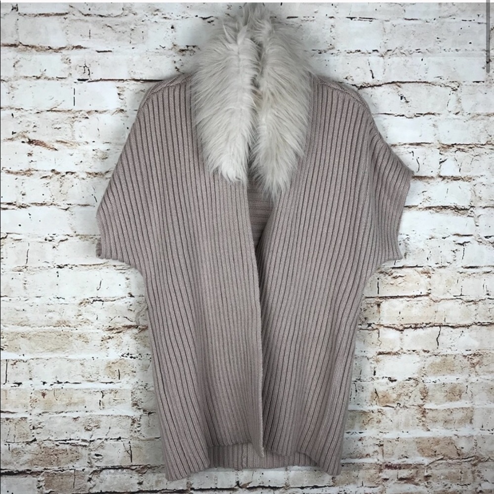 Jennifer Lopez cardigan with faux fur